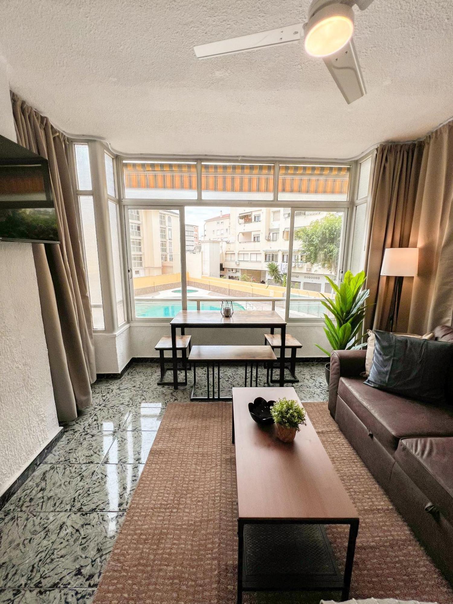 Cozy And Bright Flat With Pool Apartment ตอร์เรโมลิโนส ภายนอก รูปภาพ